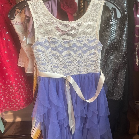 Spring dress - Picture 1 of 3